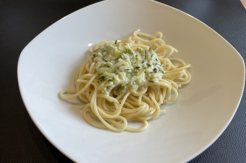 Spaghetti mit Zucchinisoße