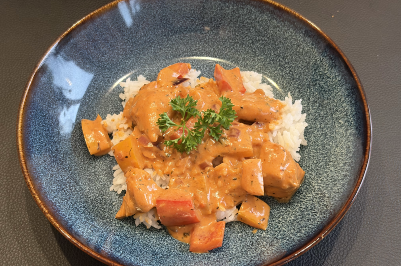 Paprika-Sahne-Hähnchen mit Reis